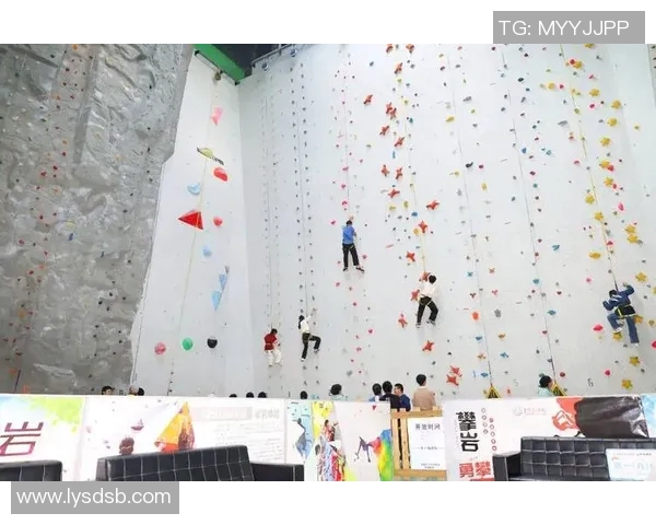 科学攀岩中的灵活性训练技巧与方法探讨助你提升攀岩表现 科学攀岩中的灵活性训练技巧与方法探讨助你提升攀岩表现