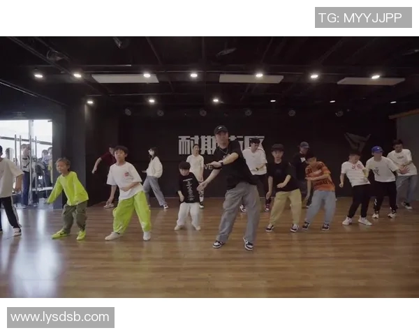 西安街舞队的耐力变革引发热议街舞文化新潮流 西安街舞队的耐力变革引发热议街舞文化新潮流