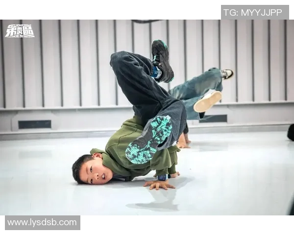 重庆街舞队的阵地战揭秘:深度解析街舞文化与团队精神的交融 重庆街舞队的阵地战揭秘:深度解析街舞文化与团队精神的交融