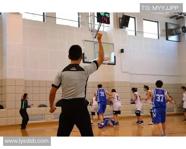 上海篮球队配合问题引发热议球迷与专家各抒己见探讨战术调整